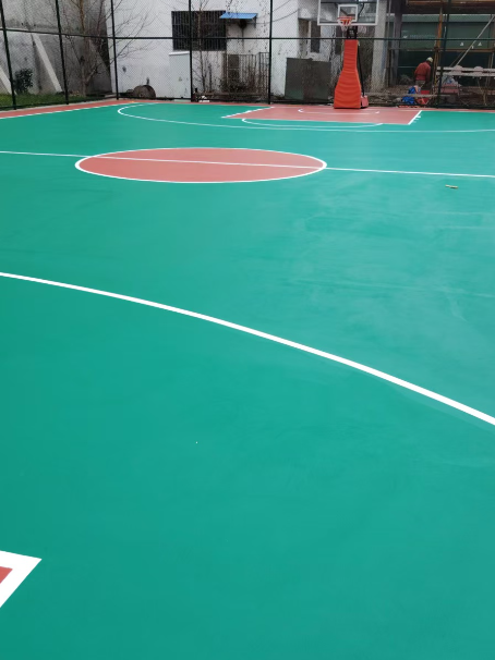科尔沁 球场长期使用易出现地面开裂